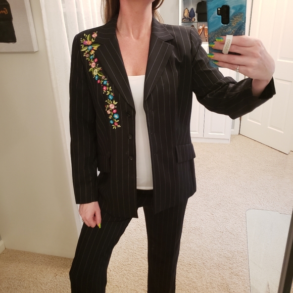 Escada Vintage Blazer Embroidered Pinstriped Size 10 NWT - Picture 7 of 16